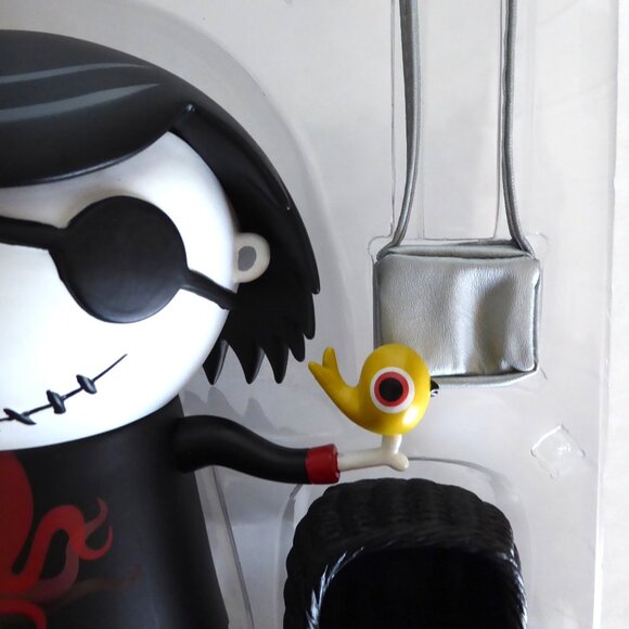 RARE NEW 9” LE 200 2005 OCTOCITY SCARY GIRL PIRATE DESIGNER VINYL FIGURE - Picture 8 of 16